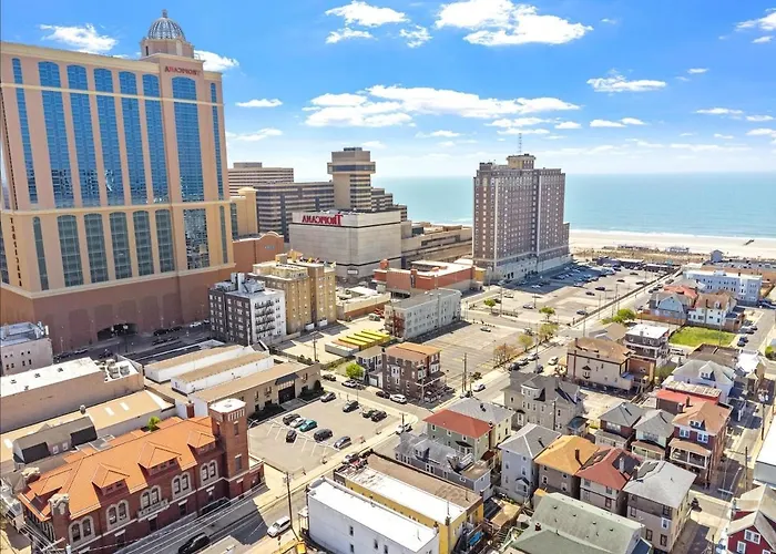 Luxury 8 Bedroom House, Steps To Tropicana, Beach And Boardwalk!